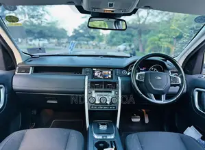 Land Rover Discovery Sport 2018 White