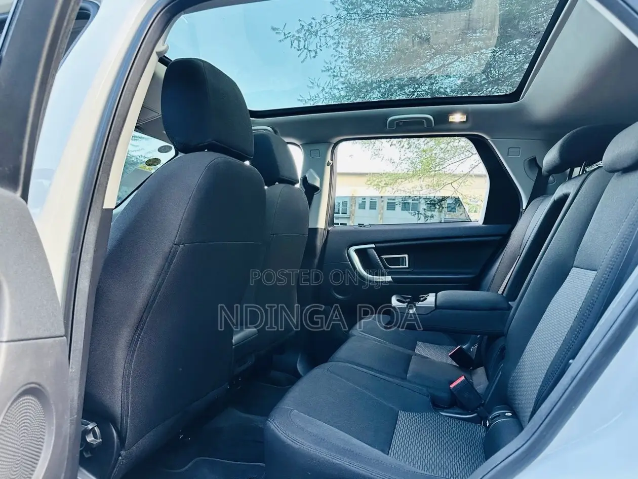 Land Rover Discovery Sport 2018 White