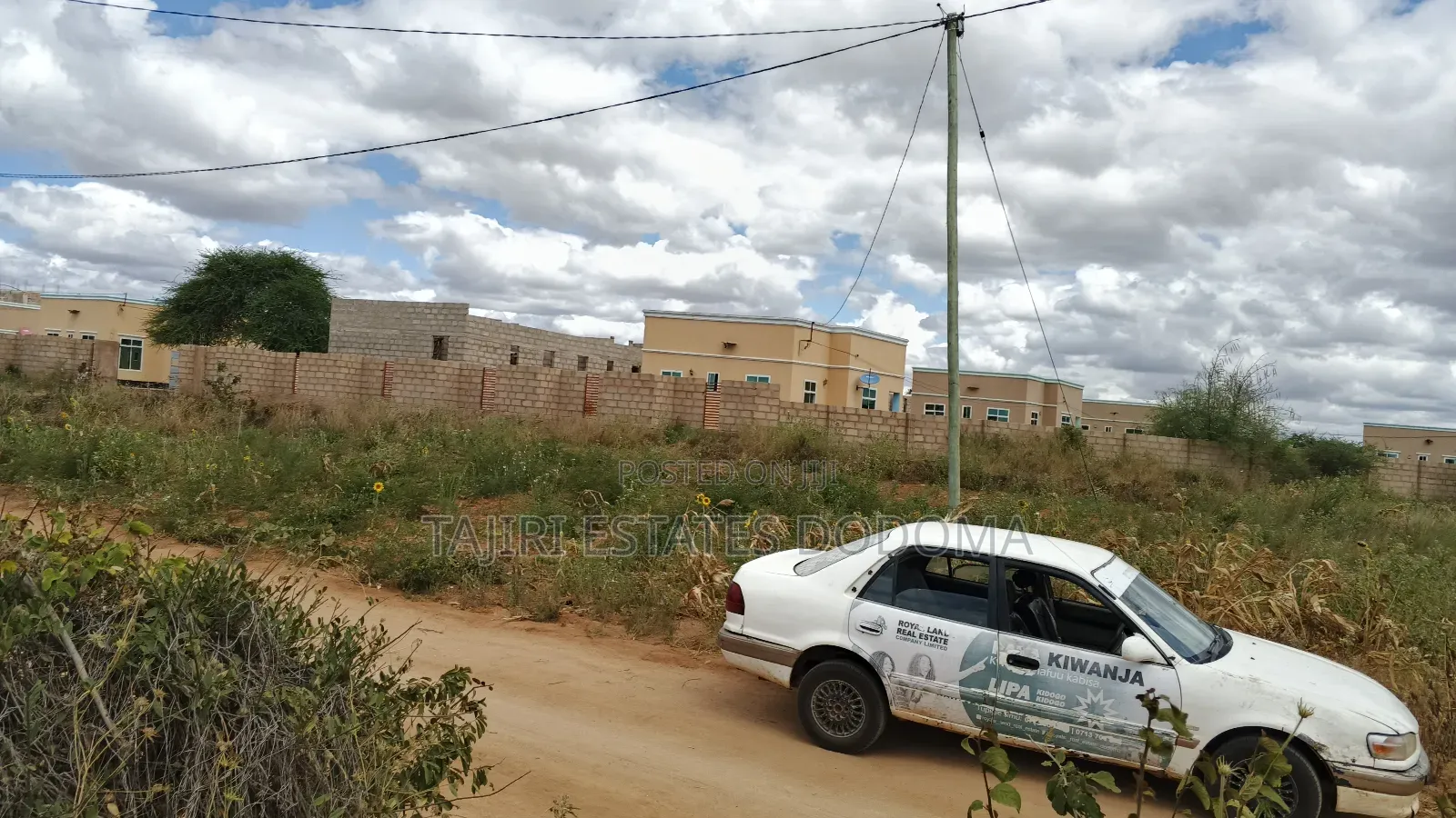 Kiwanja Kuzuri Sana Kinauzwa Nzuguni a Block Aj