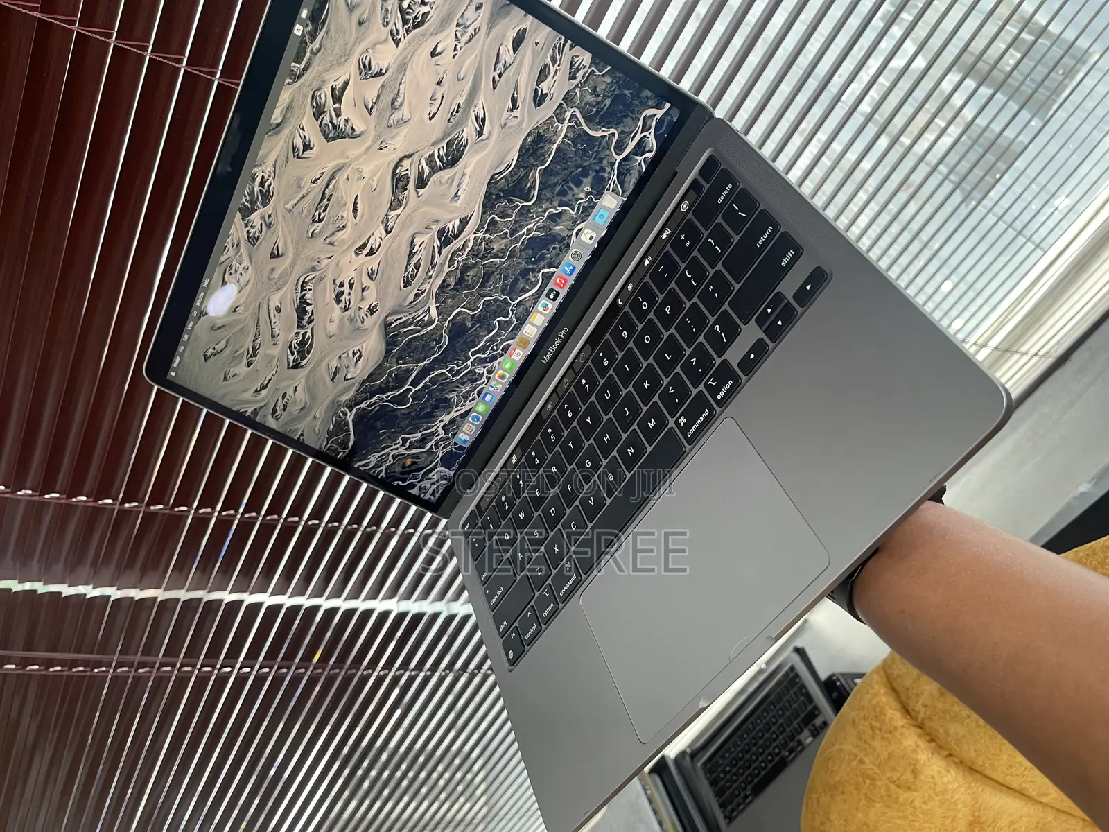 Laptop Apple MacBook Pro 2022 M2 8GB Apple M2 SSD 256GB