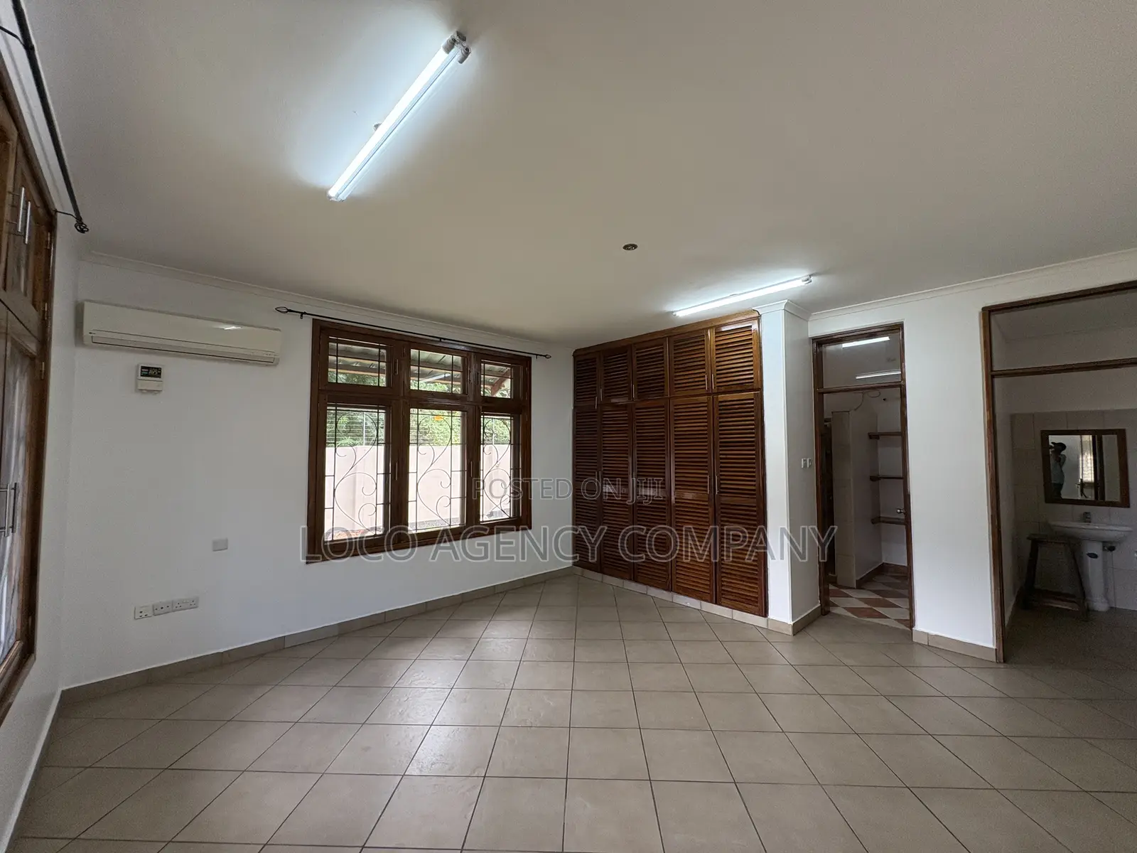 5bdrm House in Trusted Real Estate, Oyster Bay for rent