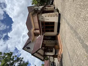 5bdrm House in Trusted Real Estate, Oyster Bay for rent