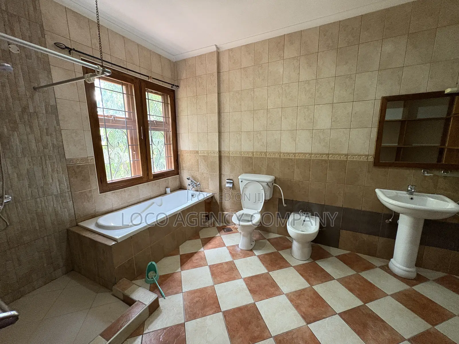 5bdrm House in Trusted Real Estate, Oyster Bay for rent