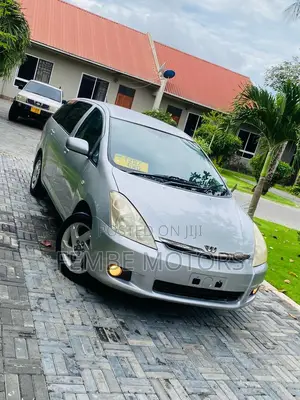 Photo - Toyota Wish 2005 Silver