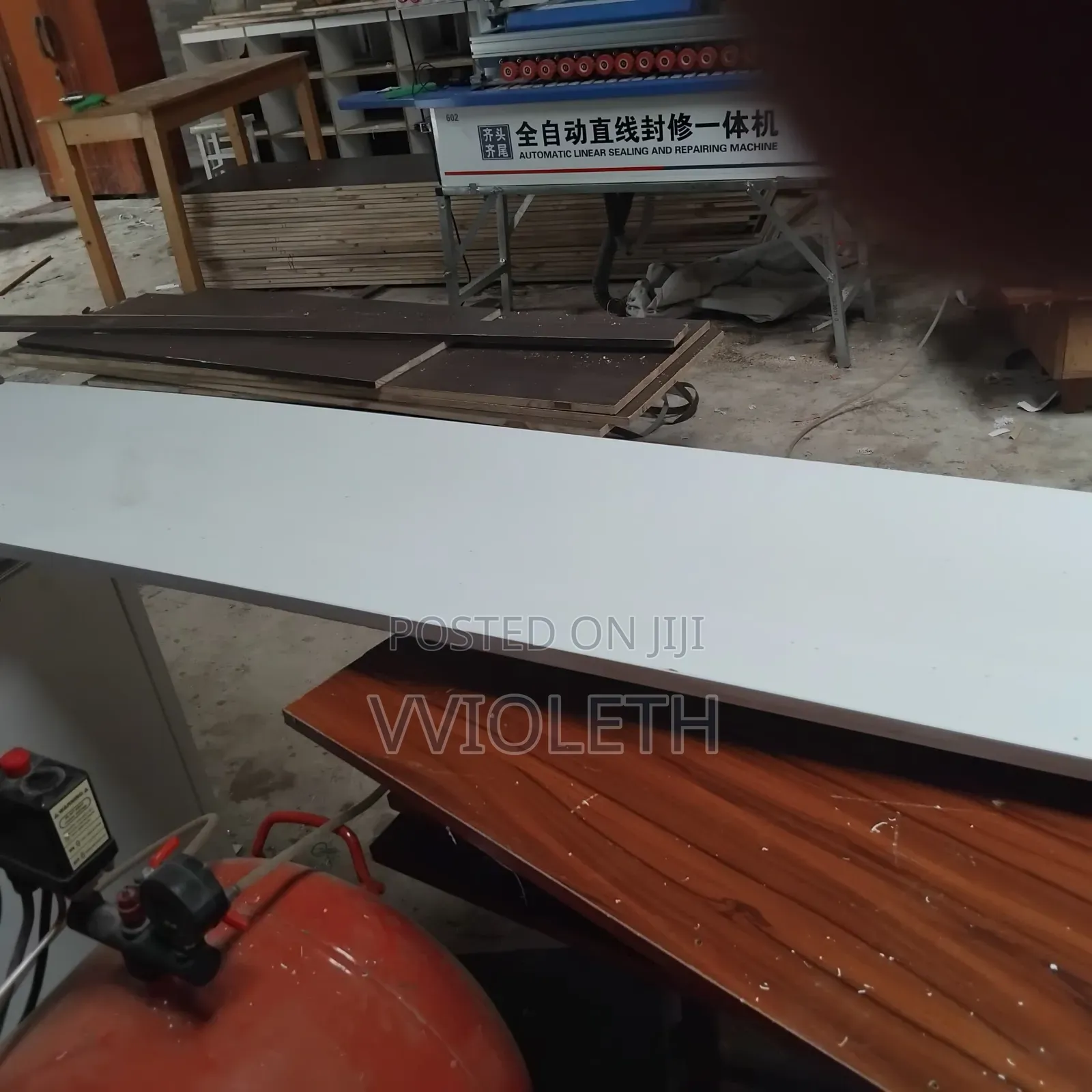 Gundi Ya Kubandika Mikanda Kwenye Boards