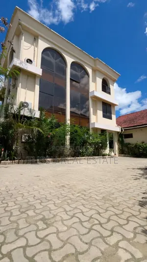 9bdrm House in Salma Kikwete, Kinondoni for sale