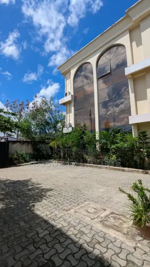 9bdrm House in Salma Kikwete, Kinondoni for sale