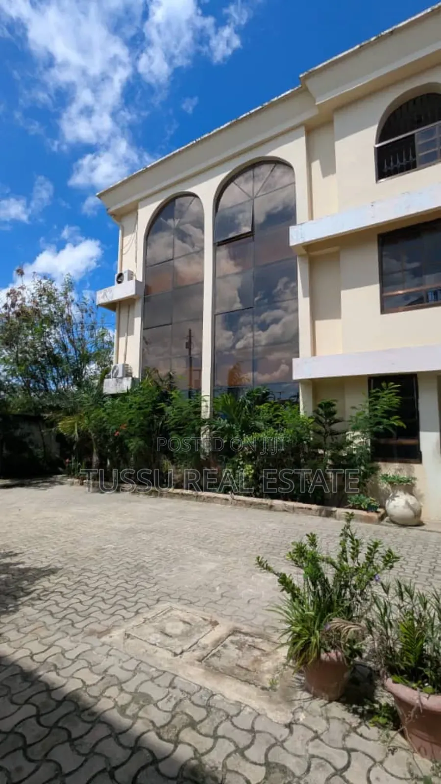 9bdrm House in Salma Kikwete, Kinondoni for sale