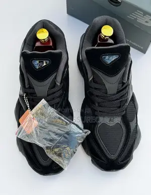 New Balance Sneakers New Collection in Market