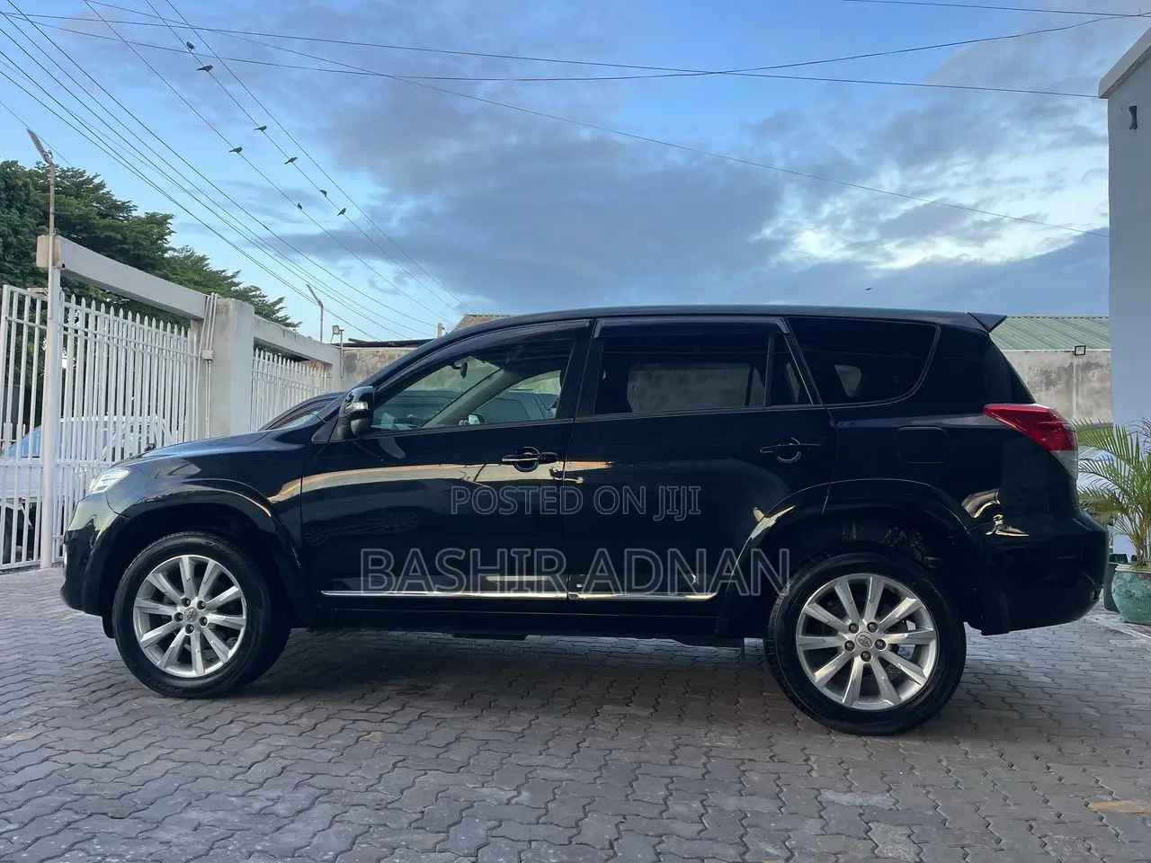 Toyota Vanguard 2012 Black