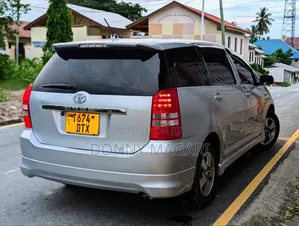Toyota Wish 2004 Silver