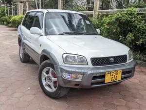 Photo - Toyota RAV4 1999 Silver
