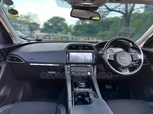 Jaguar F-Pace 2017 White