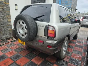 Photo - Toyota RAV4 1999 Silver