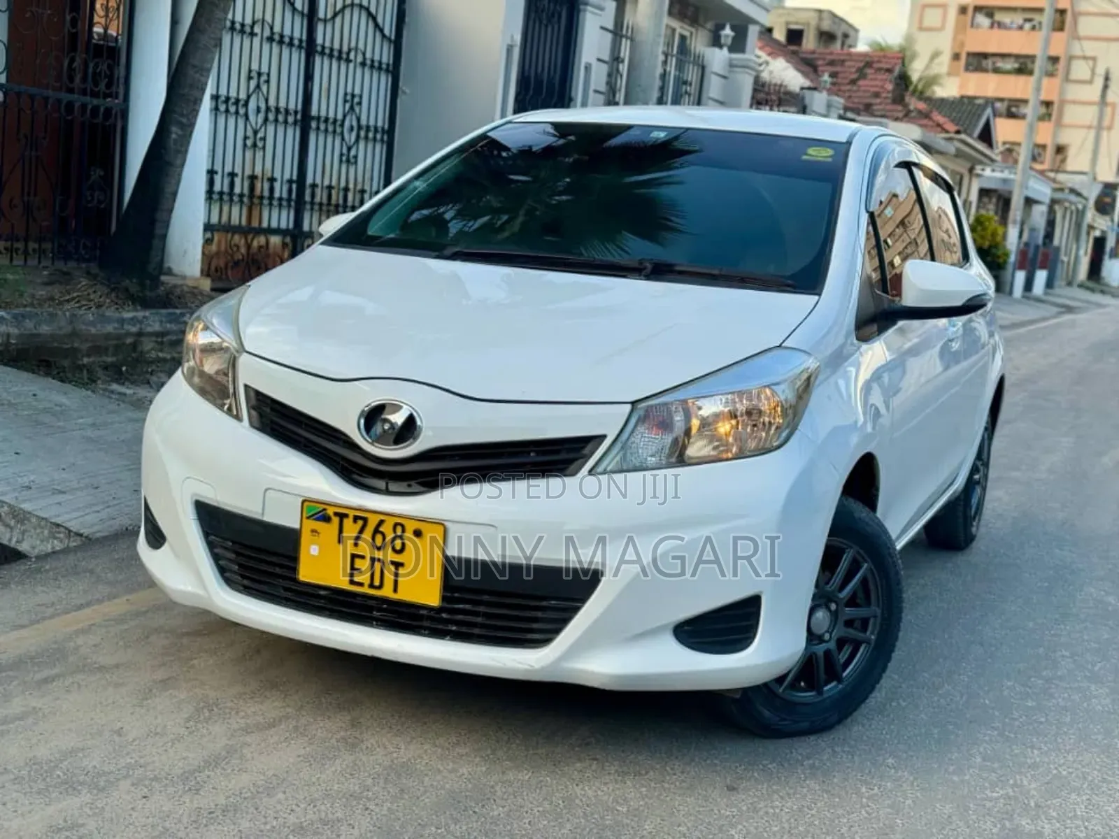 Toyota Vitz 2013 White