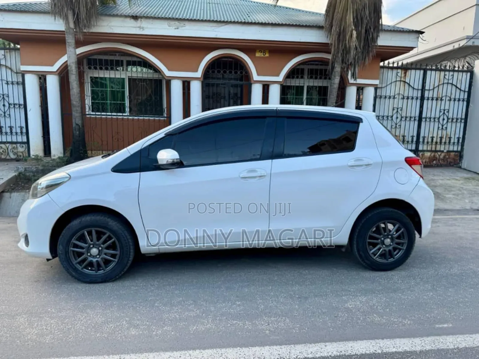 Toyota Vitz 2013 White