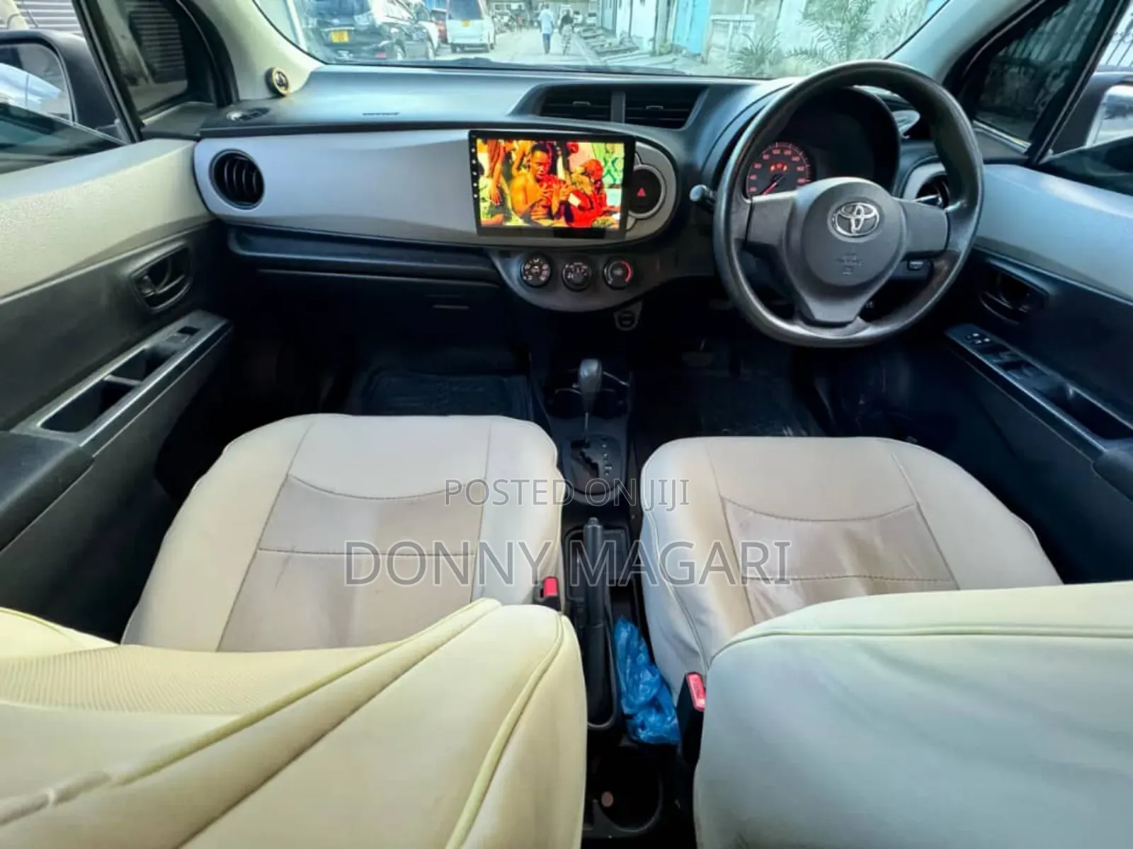 Toyota Vitz 2013 White