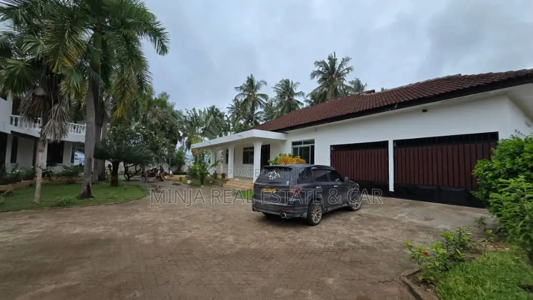 10bdrm House in Mbezi Beach for sale