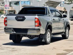Toyota Hilux Revo Double Cab Deisel 2.8 RWD 2021 Silver
