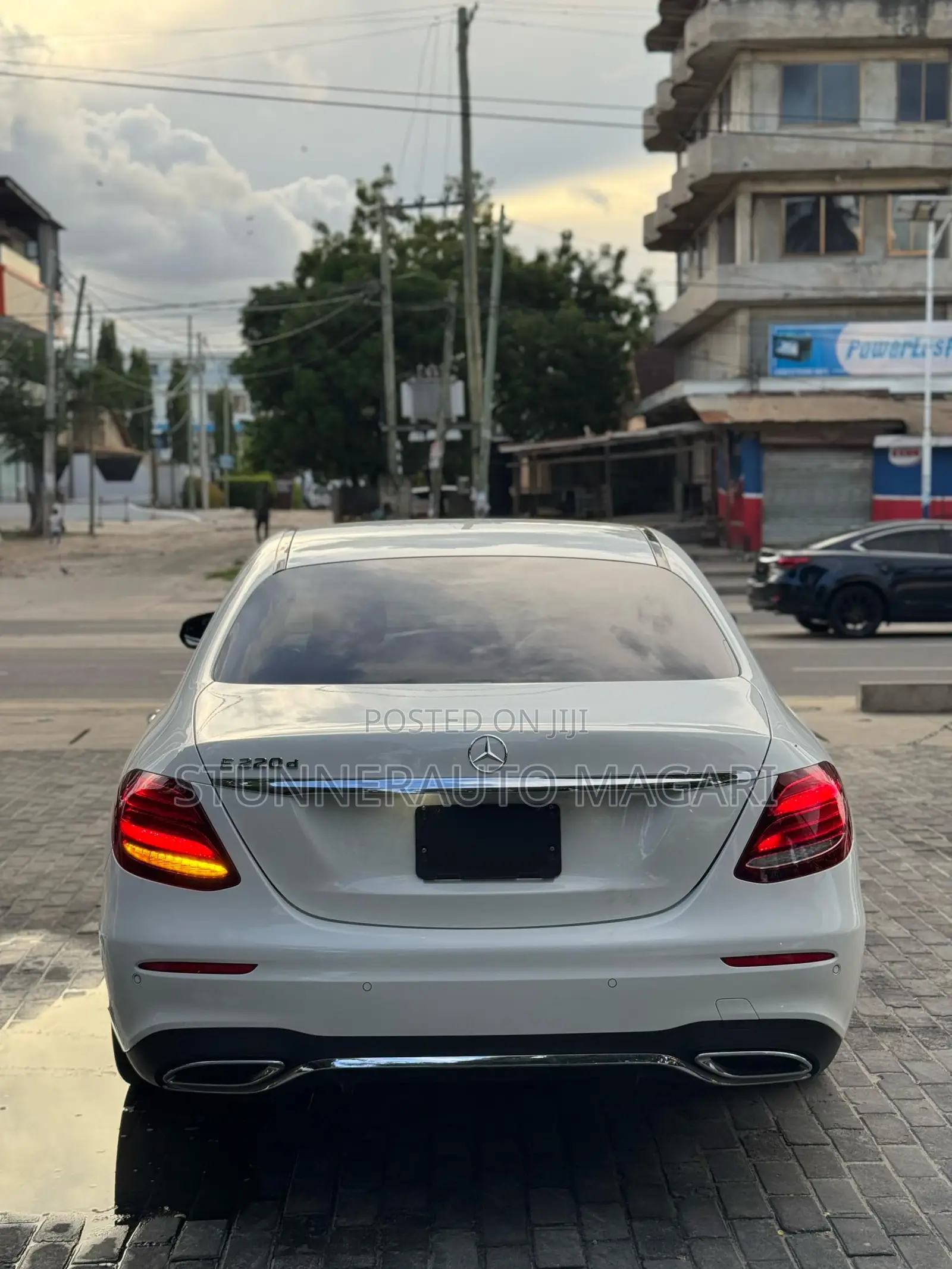 Mercedes-Benz 220E 2017 White