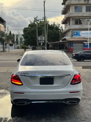 Mercedes-Benz 220E 2017 White