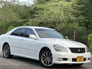 Photo - Toyota Crown 2006 White
