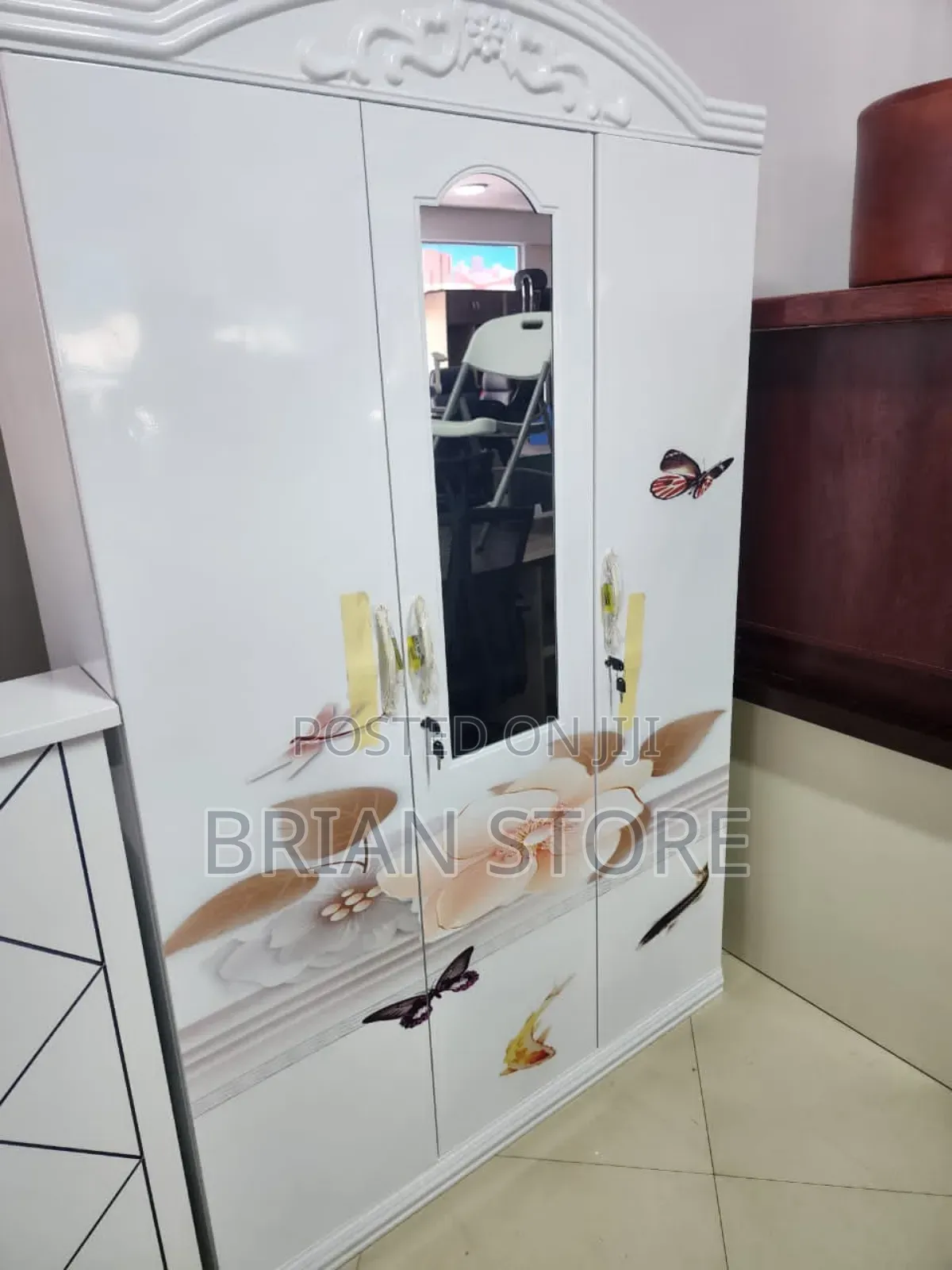 3 Doors Wardrobe With Safe(Kabati Ya Nguo Yenye Sefu)