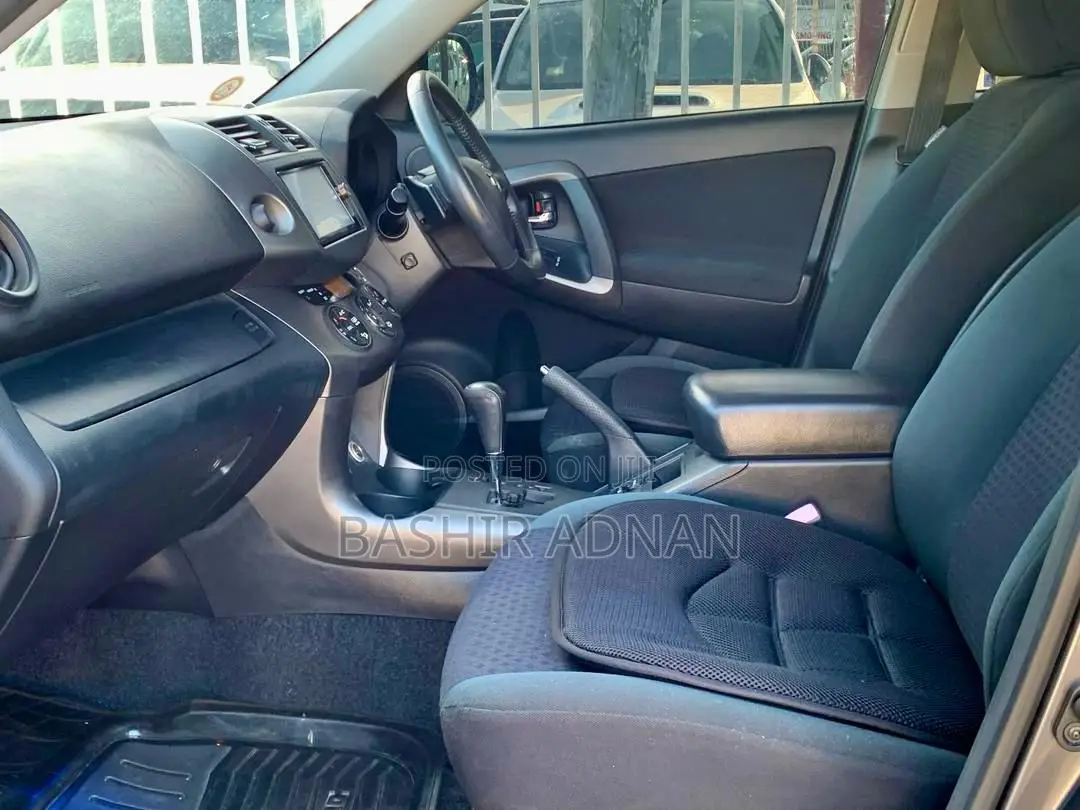 Toyota Vanguard 2010 Gray