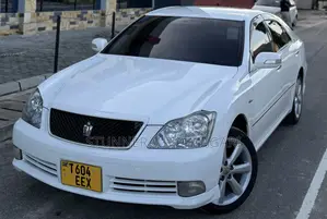 Photo - Toyota Crown 2004 White