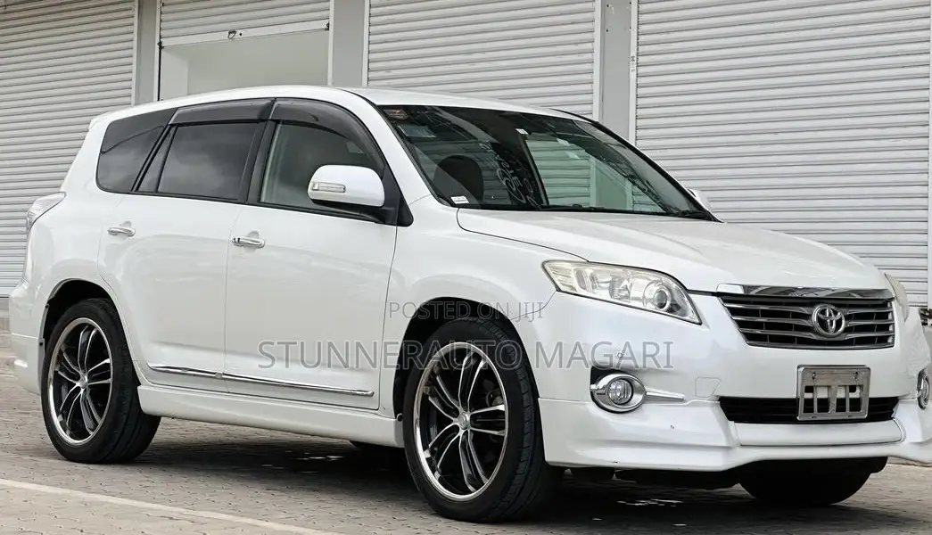 Toyota Vanguard 2011 White