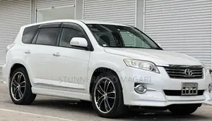 Toyota Vanguard 2011 White