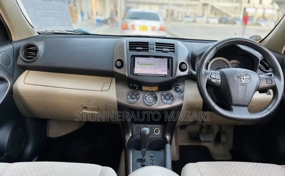 Toyota Vanguard 2011 White
