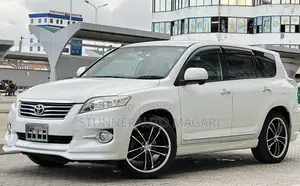 Photo - Toyota Vanguard 2011 White