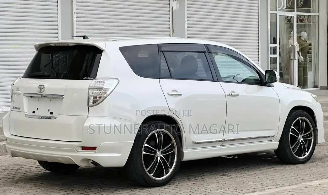 Toyota Vanguard 2011 White