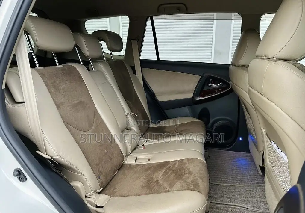 Toyota Vanguard 2011 White