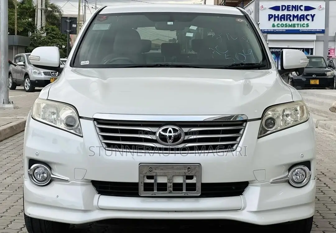 Toyota Vanguard 2011 White