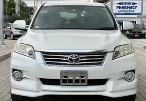 Toyota Vanguard 2011 White