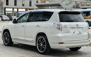 Toyota Vanguard 2011 White