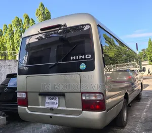 Toyota Coaster 2000 Gold