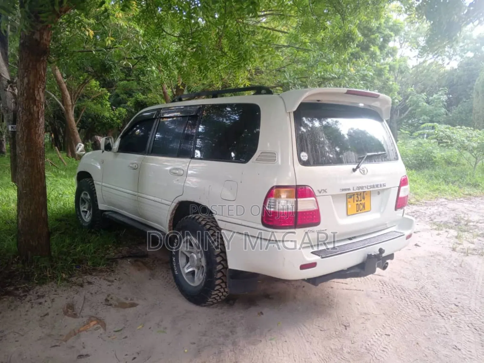 Toyota Land Cruiser 2005 White