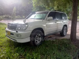 Toyota Land Cruiser 2005 White