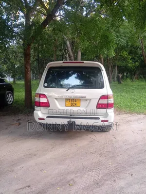 Toyota Land Cruiser 2005 White
