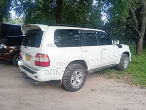 Toyota Land Cruiser 2005 White