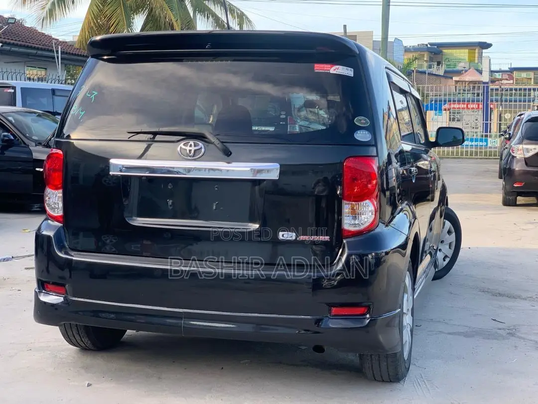 Toyota Corolla Rumion Hatchback 1.5 FWD 2008 Black