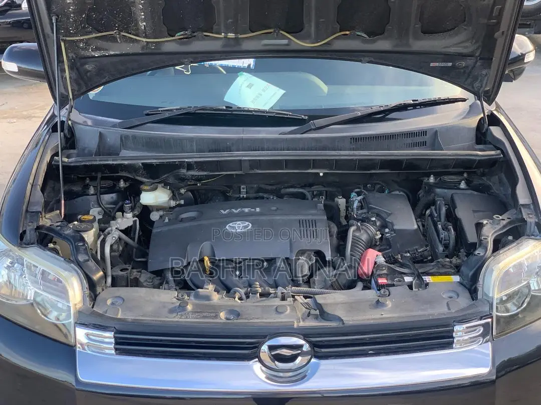 Toyota Corolla Rumion Hatchback 1.5 FWD 2008 Black