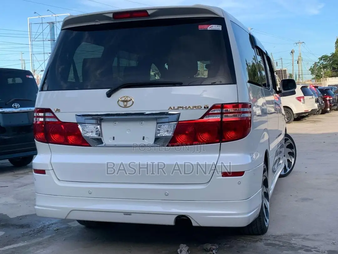 Toyota Alphard 2.4 Petrol FWD 2007 White