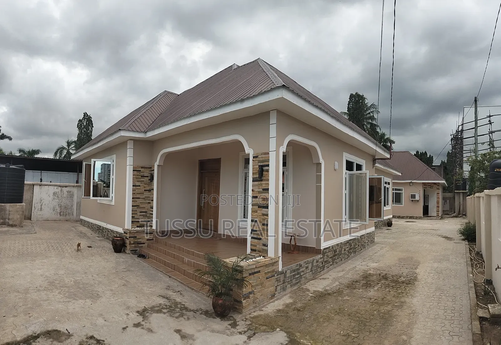 6bdrm House in Mikochen B, Kinondoni for sale