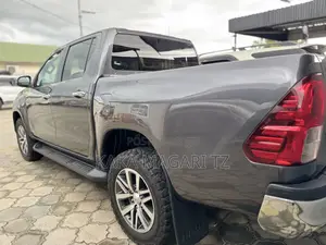 Toyota Hilux 2017 Gray