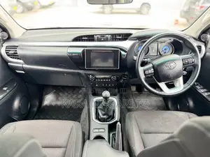 Toyota Hilux 2017 Gray