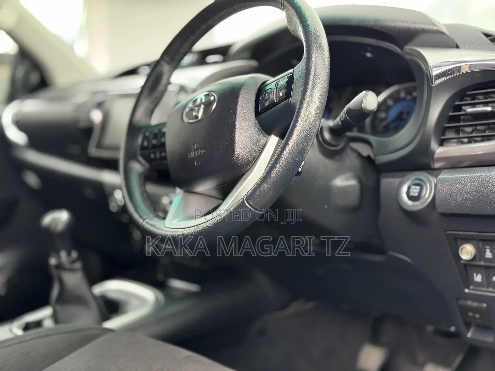 Toyota Hilux 2017 Gray